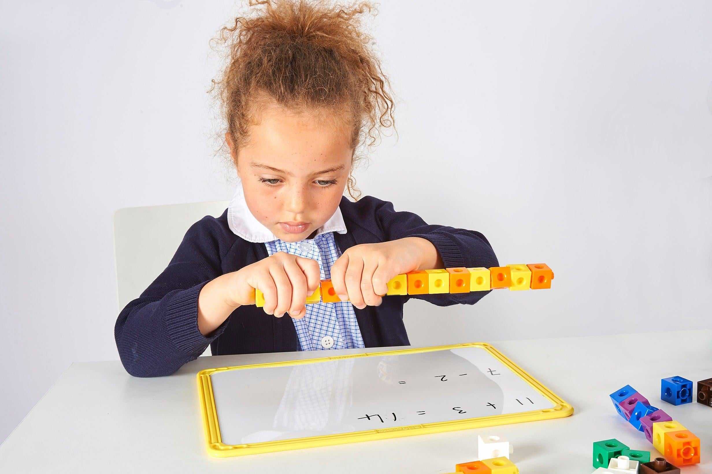 Linking cubes
