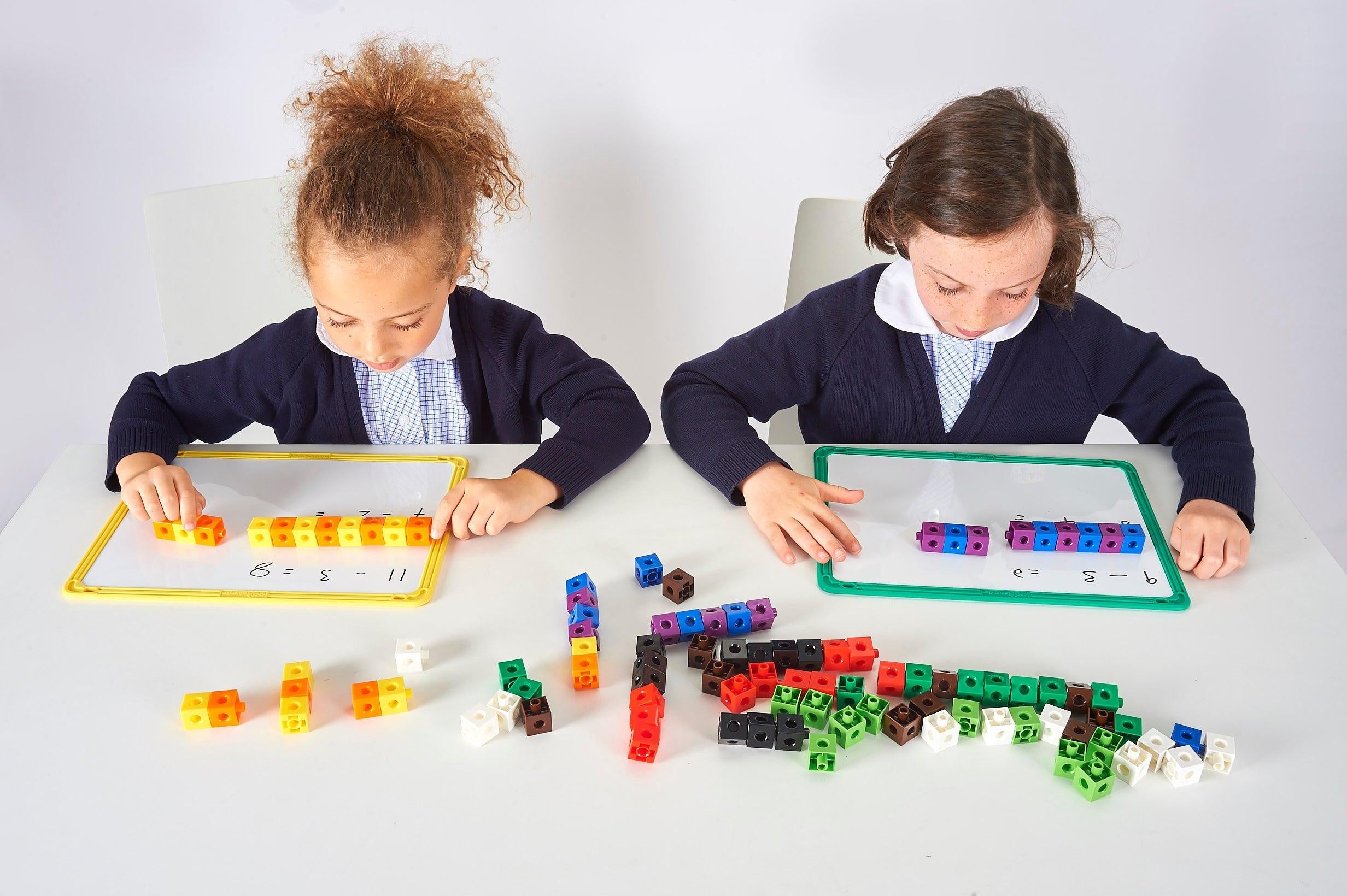 Linking cubes
